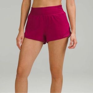 Lululemon 2.5” high rise Hotty Hot Shorts pomegranate